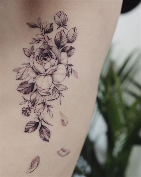 tattoo en la costilla para mujer|Tatuajes de costillas para mujer: diseños elegantes para